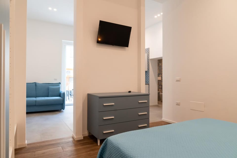 Bed, Living room, Bedroom