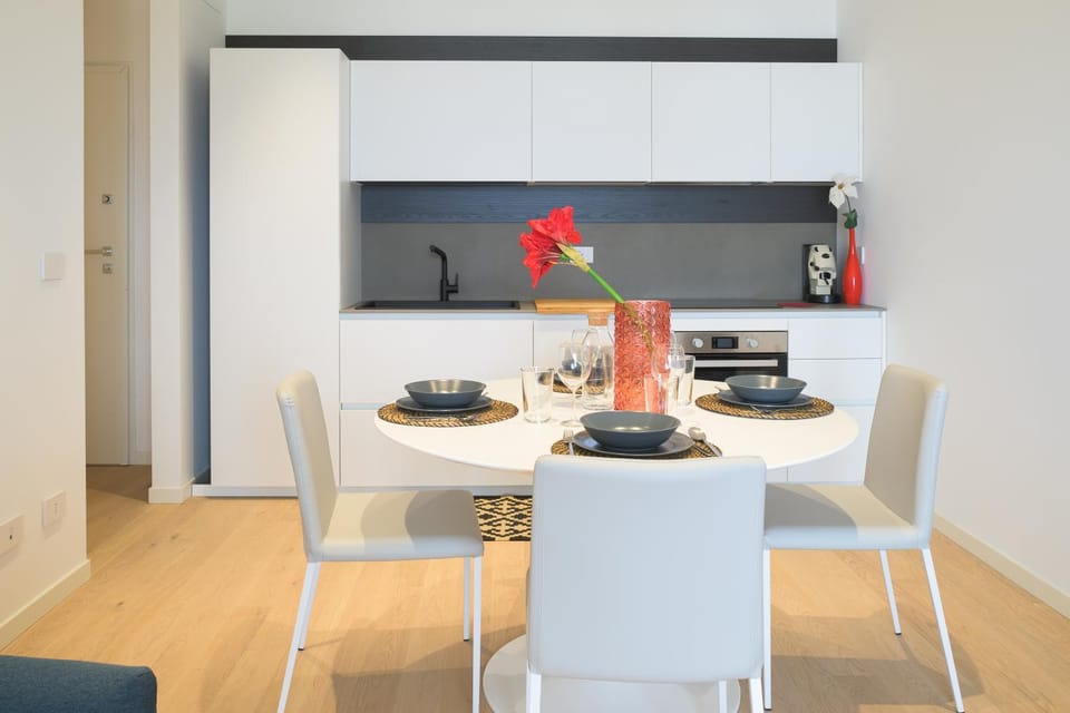 Kitchen or kitchenette, Dining area, stove