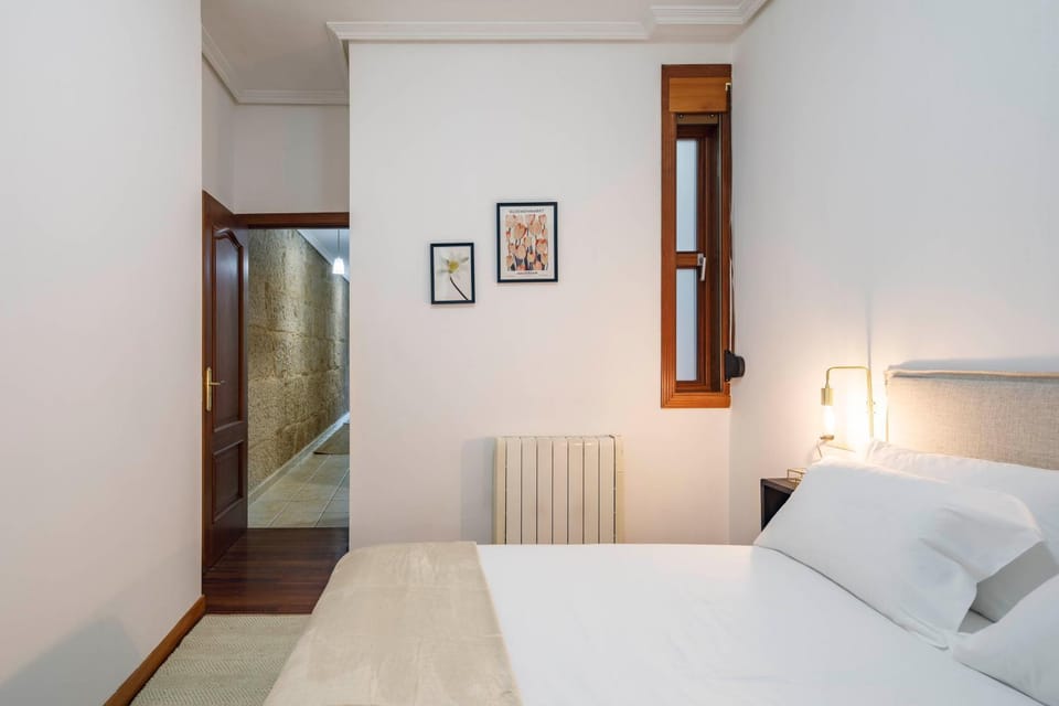 Con encanto en el casco antiguo by CABANA Rentals Apartment in Vigo