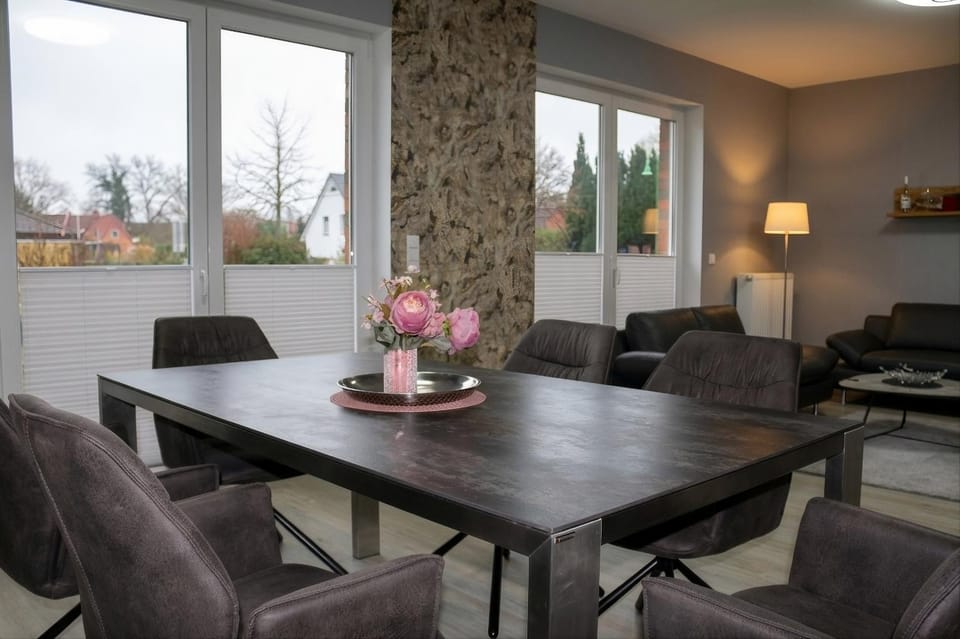 Living room, Seating area, Dining area