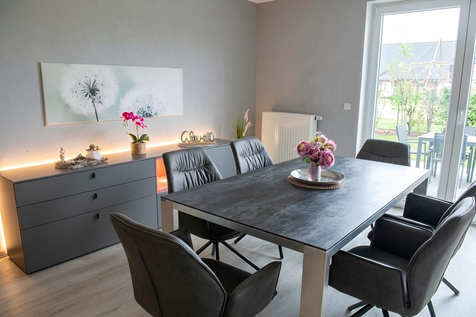 Living room, Seating area, Dining area