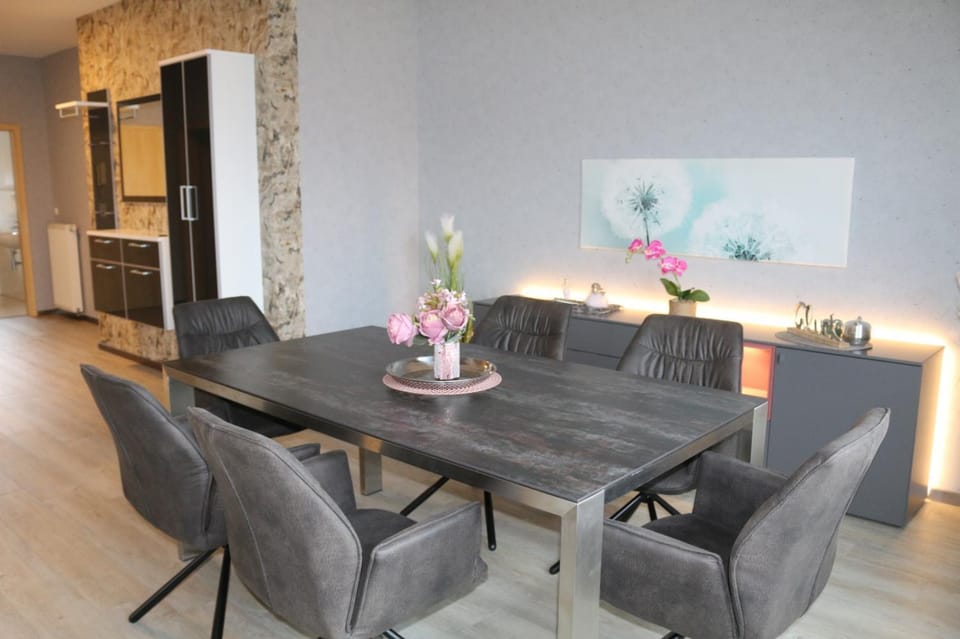 Living room, Seating area, Dining area