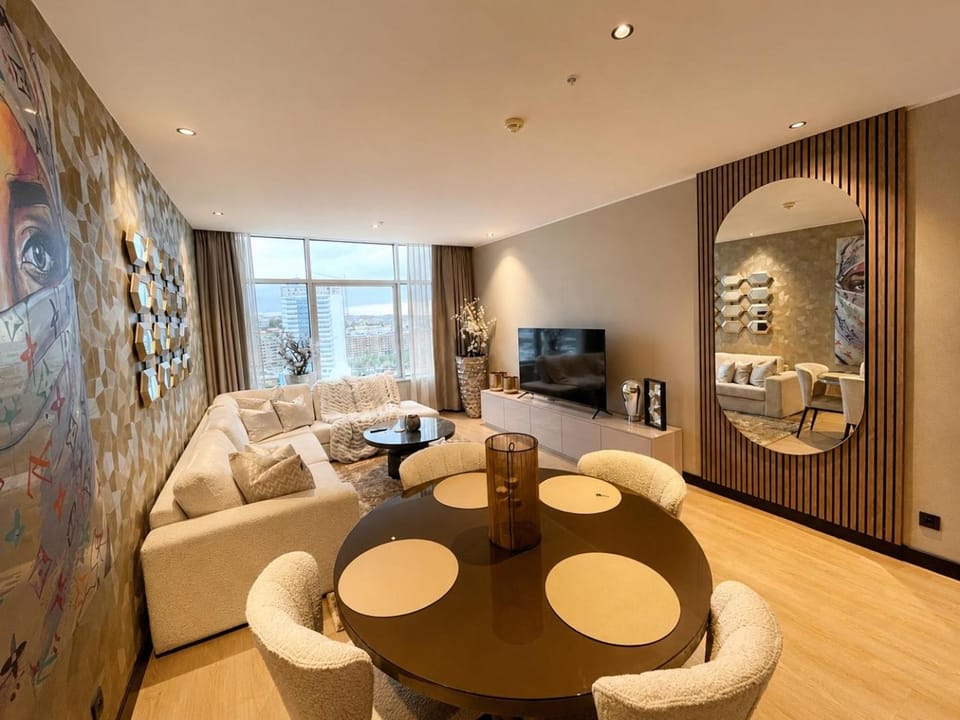 TV and multimedia, Seating area, Dining area