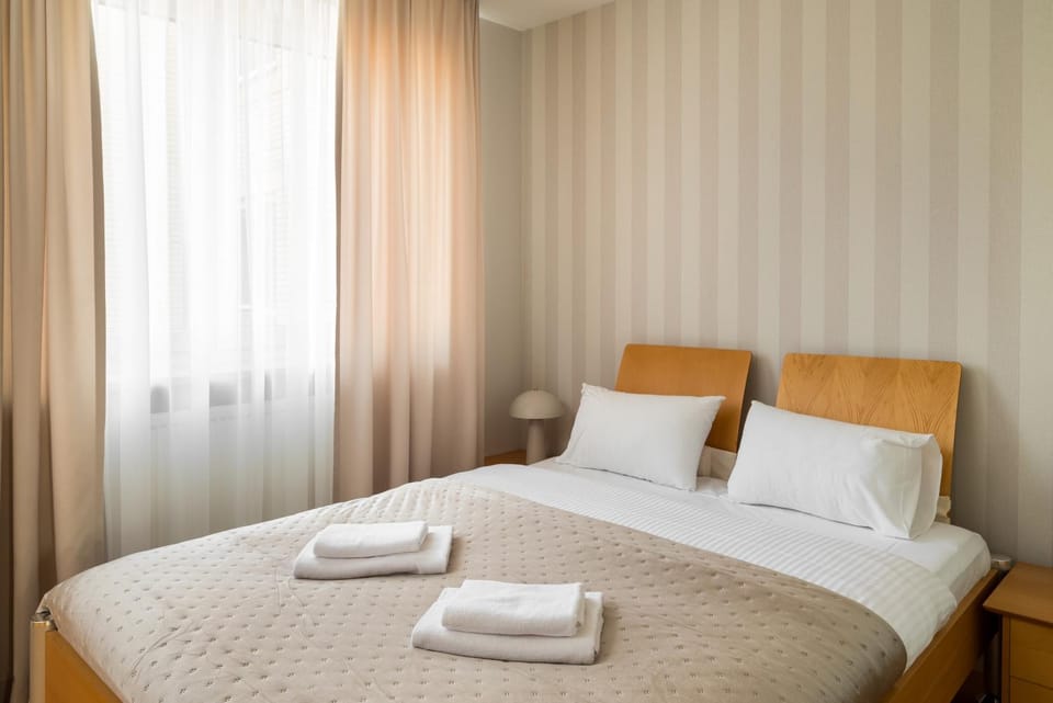 Bed, Photo of the whole room, Bedroom, towels
