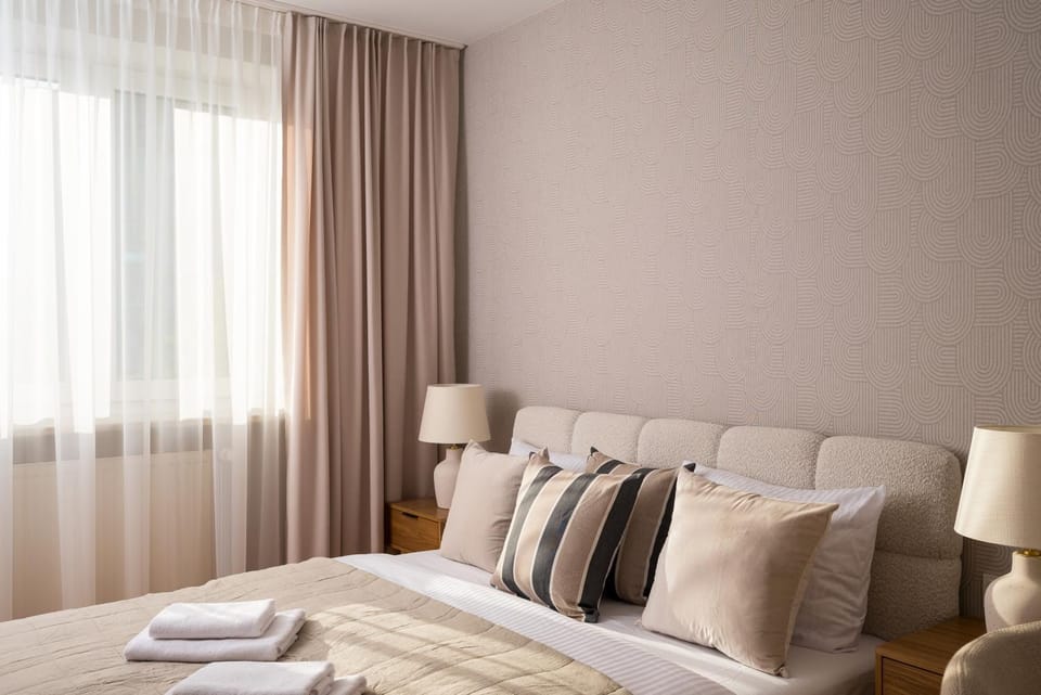 Bed, Photo of the whole room, Bedroom, towels