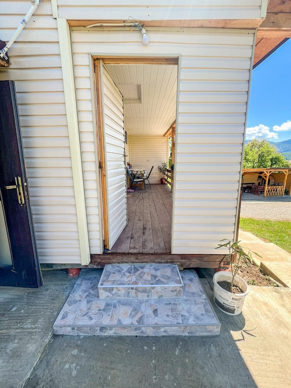 Property building, Patio, Facade/entrance