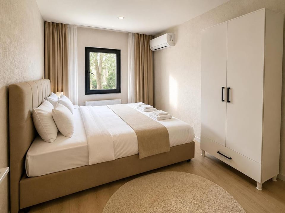 Bed, TV and multimedia, Photo of the whole room, towels, air conditioner