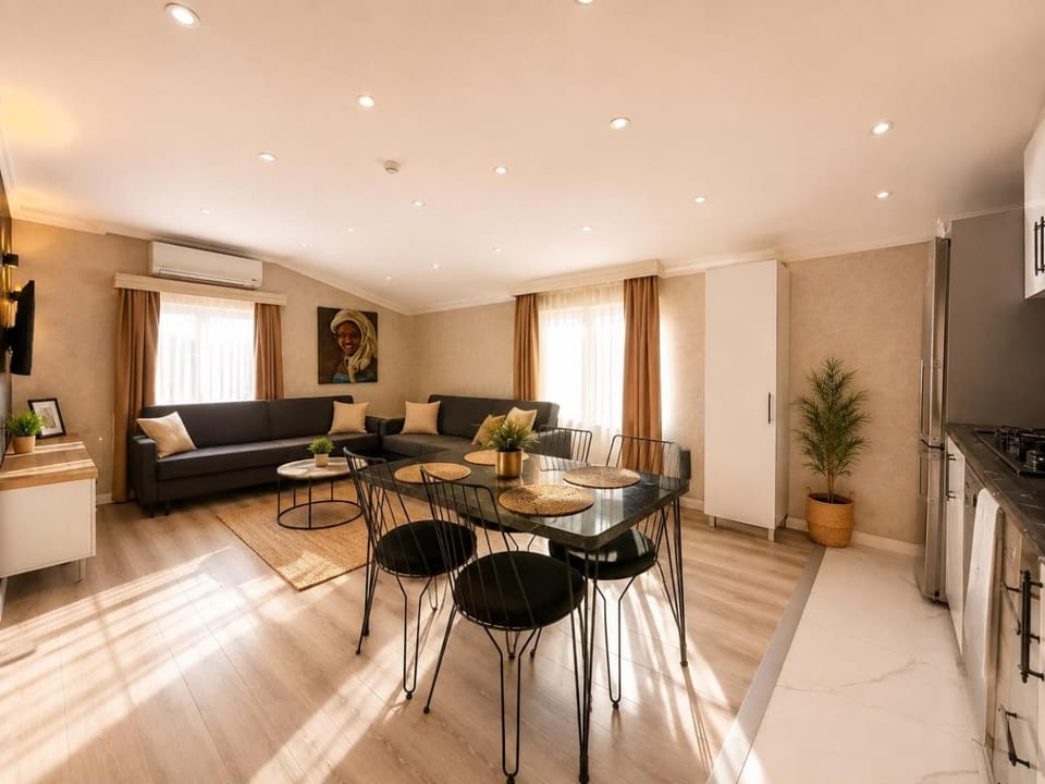 TV and multimedia, Living room, Seating area, Dining area