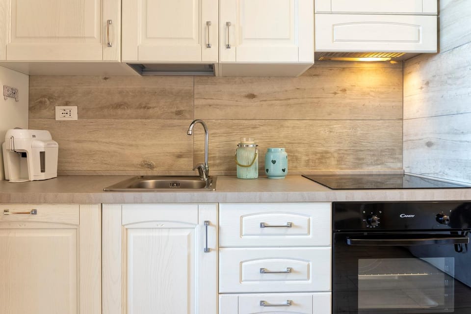 Kitchen or kitchenette, Living room