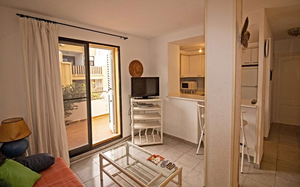 Communal lounge/ TV room, Living room