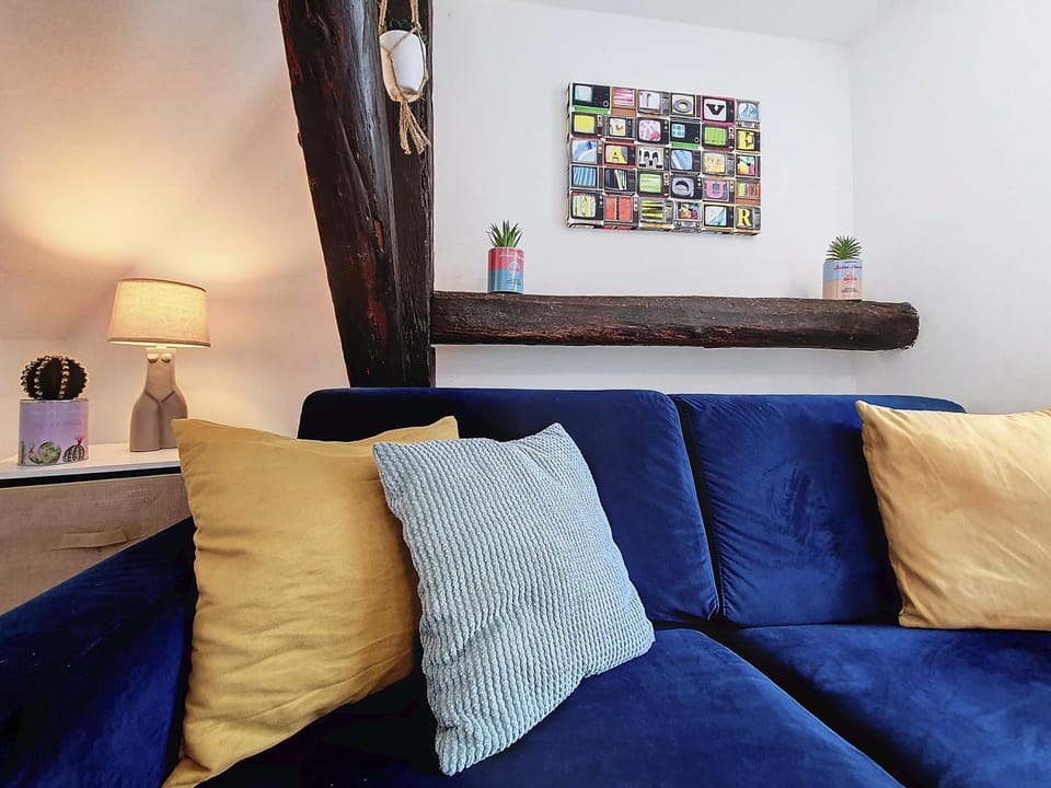 Living room, Decorative detail, Seating area