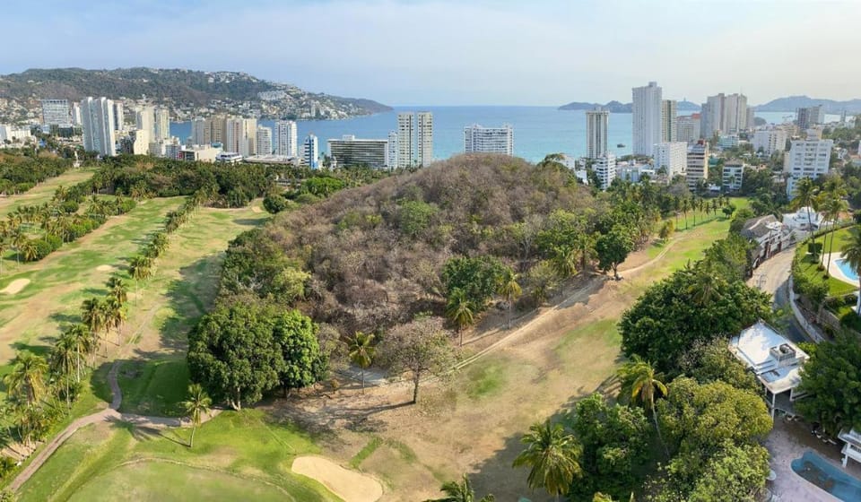 BLISSFUL ACATOWN BEACH PENTHOuSE Apartment in Acapulco