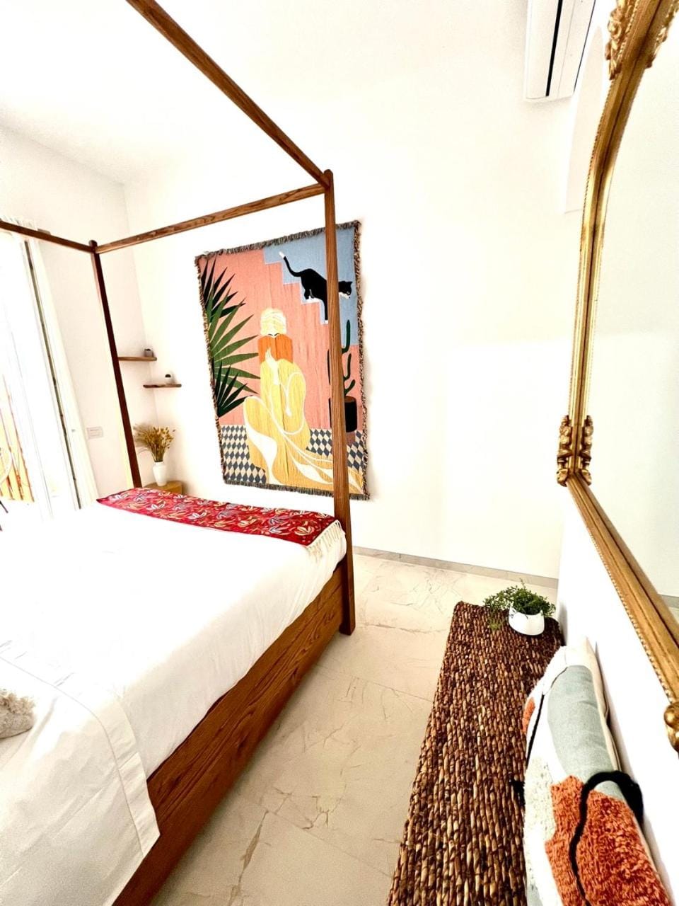 Bed, Photo of the whole room, Bedroom