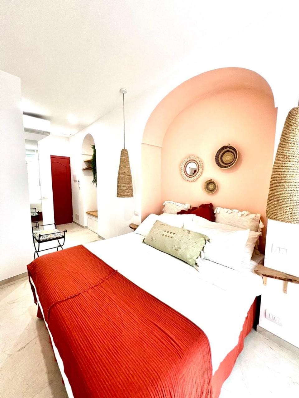 Bed, Photo of the whole room, wardrobe