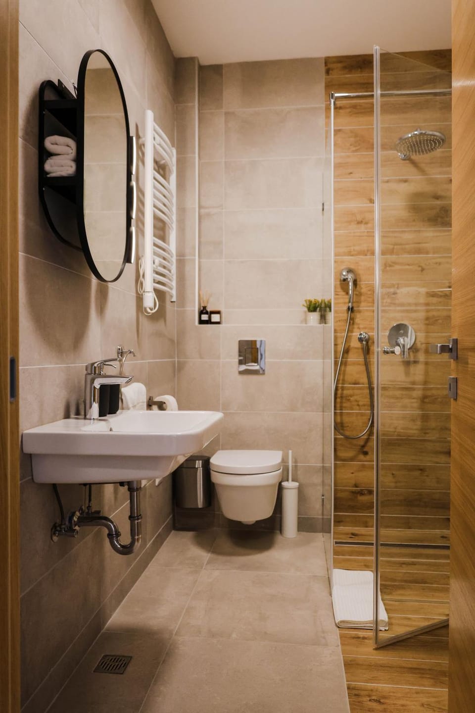 Shower, Toilet, Bathroom, towels