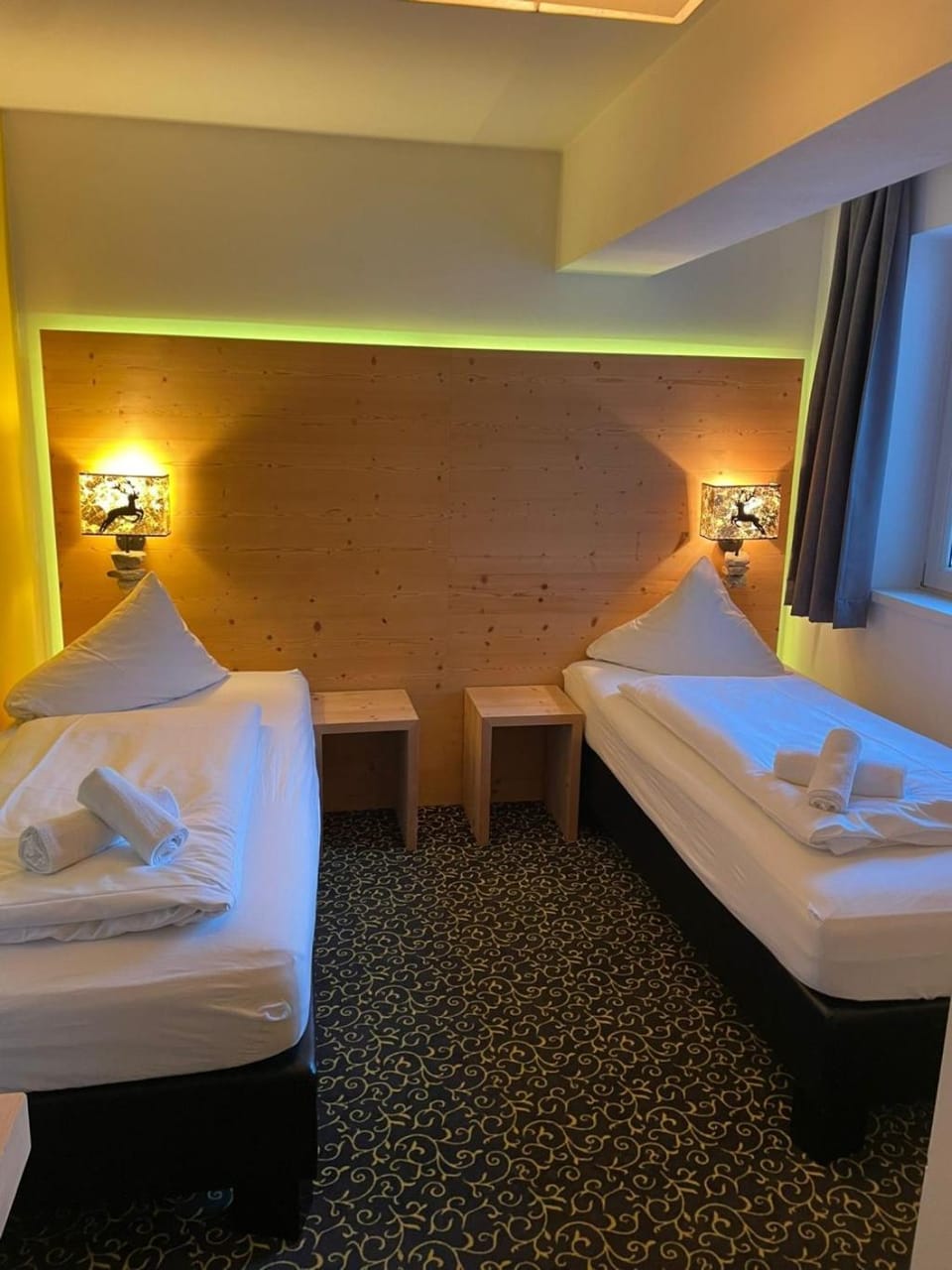 Partyhouse HARAKIRI stay DIFFERENT 60 seconds to MOUNTAINS! Free PARKING! Self CHECK-IN Nature lodge in Mayrhofen