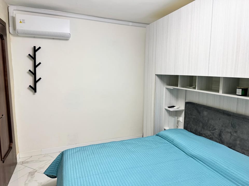 Bed, Bedroom, wardrobe, air conditioner