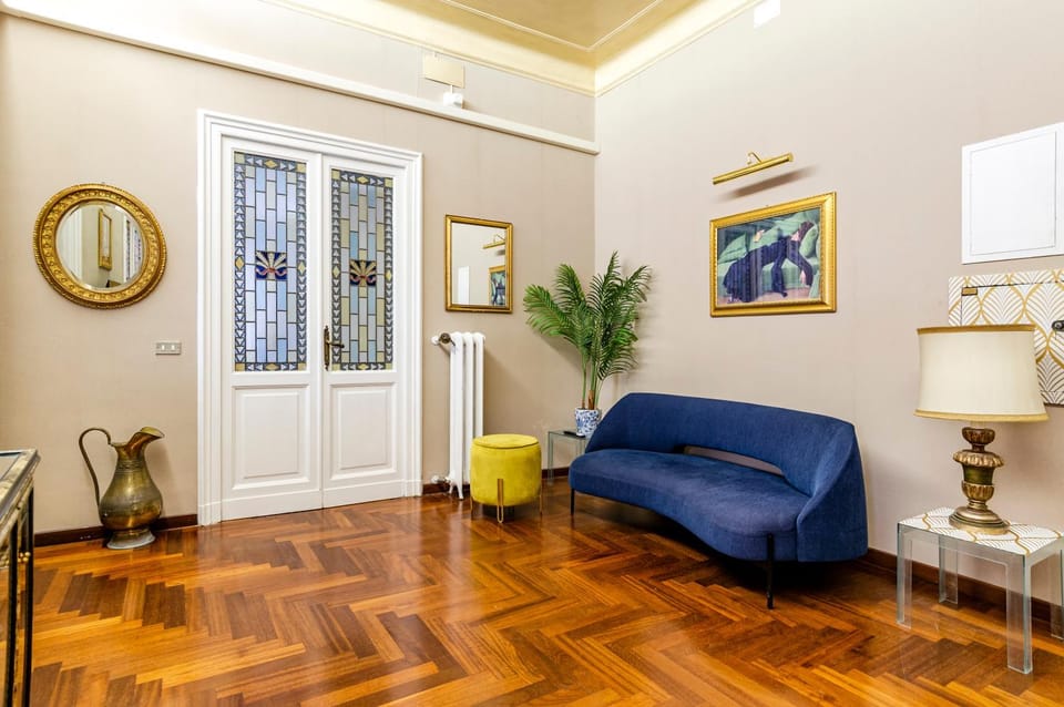Communal lounge/ TV room