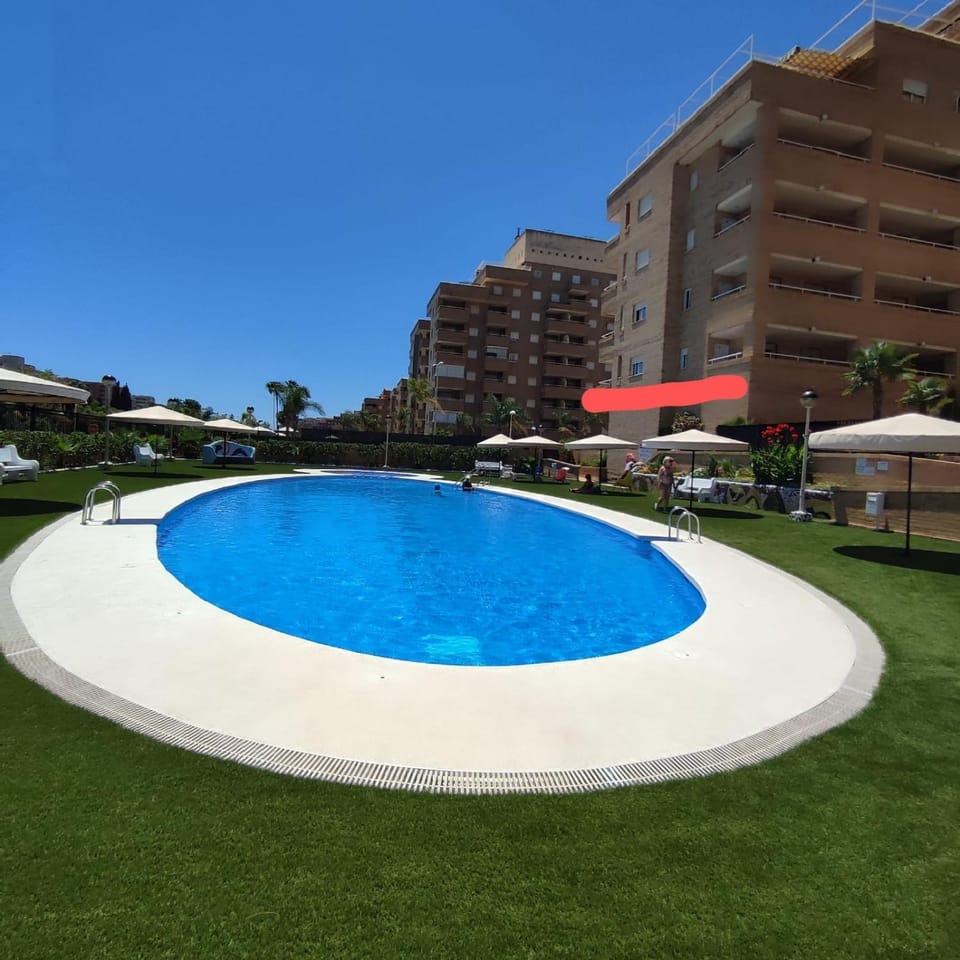 Excelentes vistas a las piscinas y al mar Apartment in Valencian Community