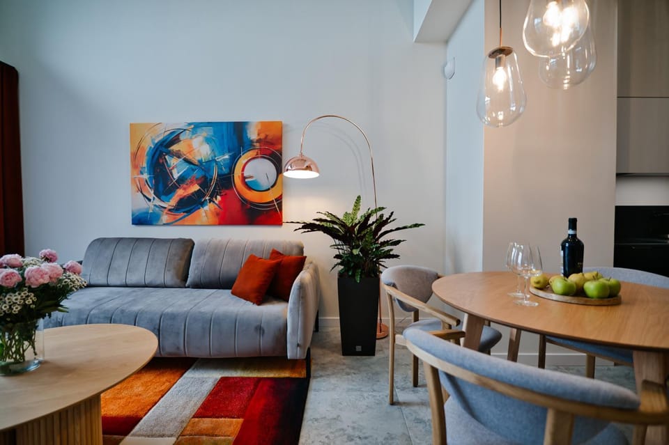 TV and multimedia, Living room, Seating area, Dining area