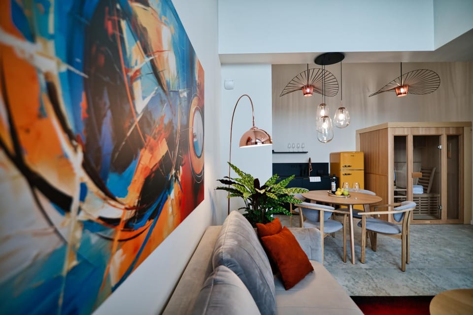 TV and multimedia, Kitchen or kitchenette, Living room, Seating area, Dining area