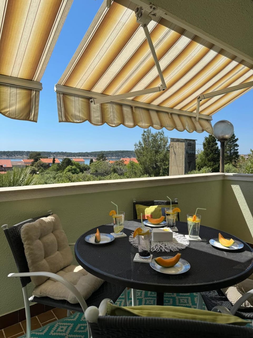 Balcony/Terrace, Food and drinks