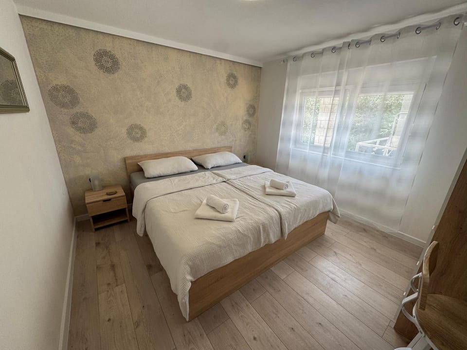 Bed, Bedroom, towels, wardrobe