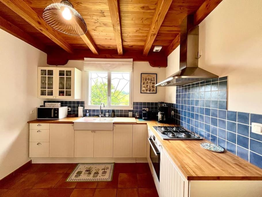 Charmante maison avec piscine au cœur des vignes House in Nouvelle-Aquitaine