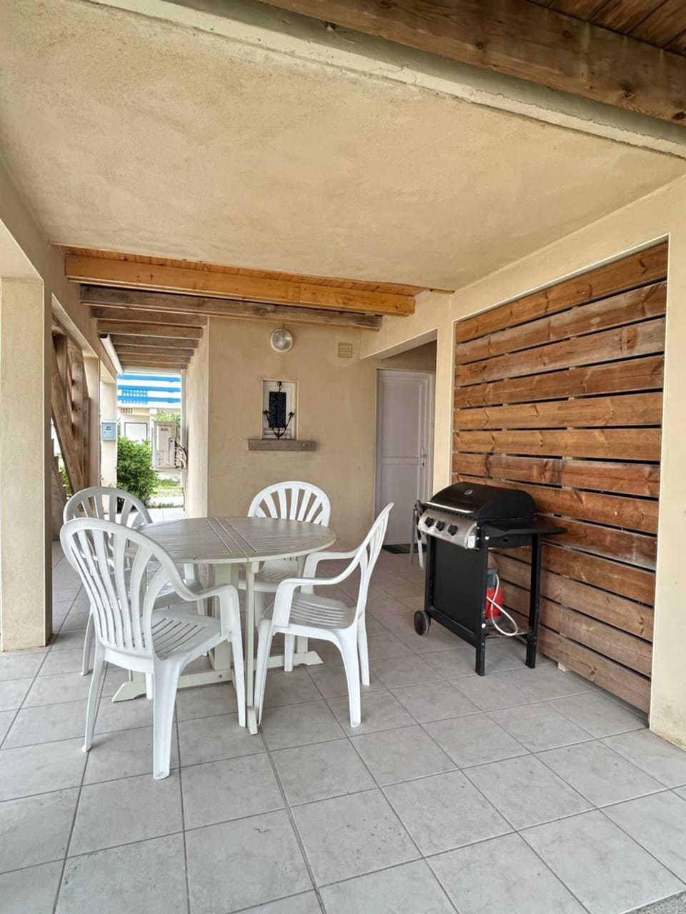 Maison Chalet 200 m de la plage climatisation et Wifi House in Gruissan