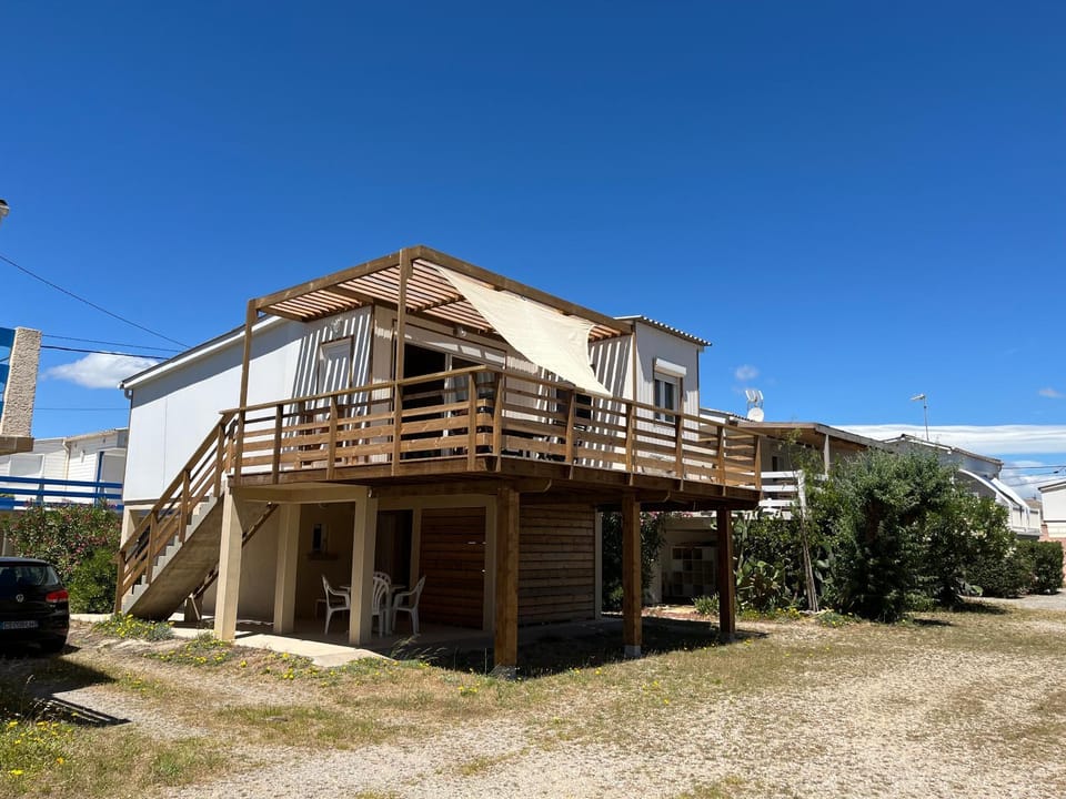 Maison Chalet 200 m de la plage climatisation et Wifi House in Gruissan
