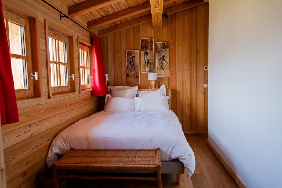 Bed, Photo of the whole room