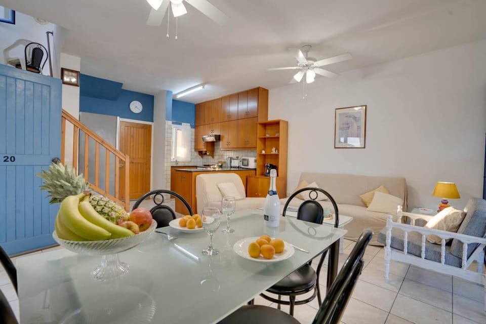 Living room, kitchen