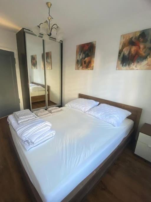 Pod Wieżą Twój przystanek u stóp Wzgórza Gedymina Apartment in Lower Silesian Voivodeship