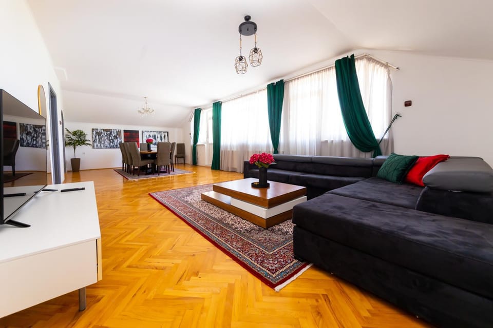 Communal lounge/ TV room, TV and multimedia, Living room, Seating area