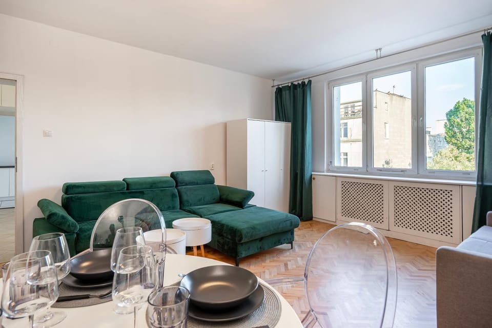 Kitchen or kitchenette, Seating area