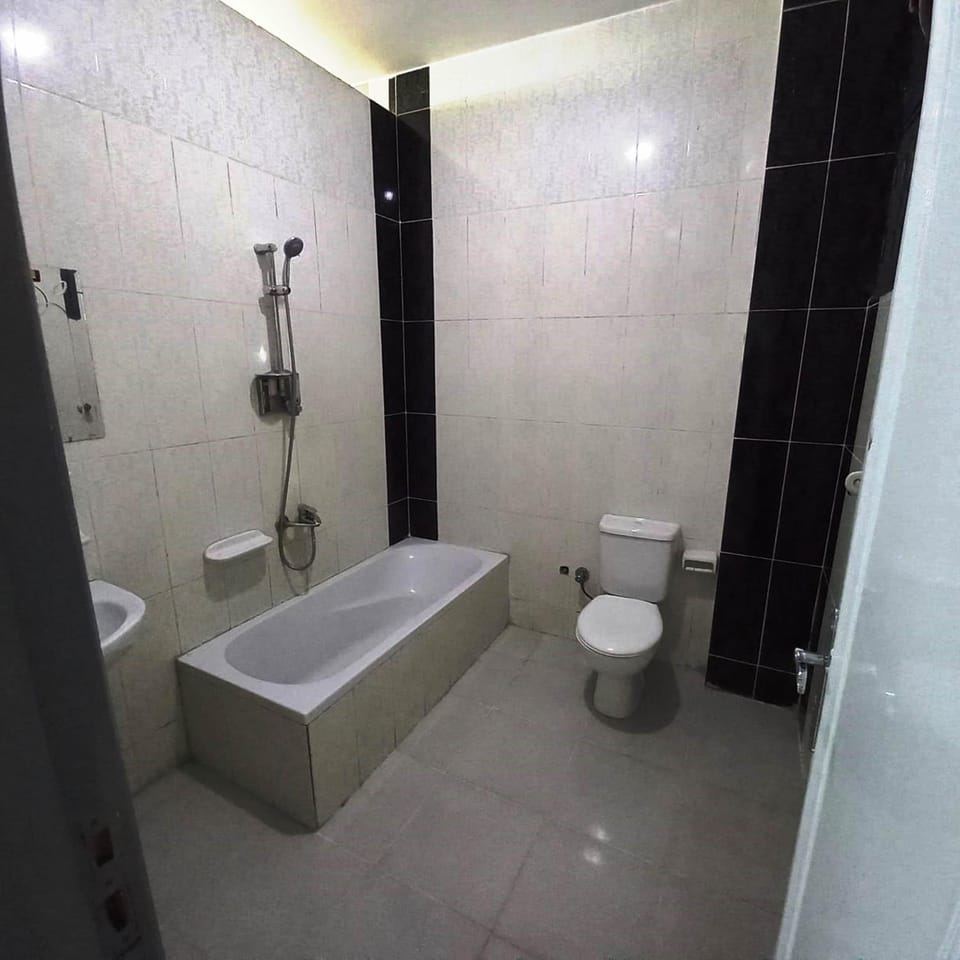Shower, Toilet, Bathroom, Bath