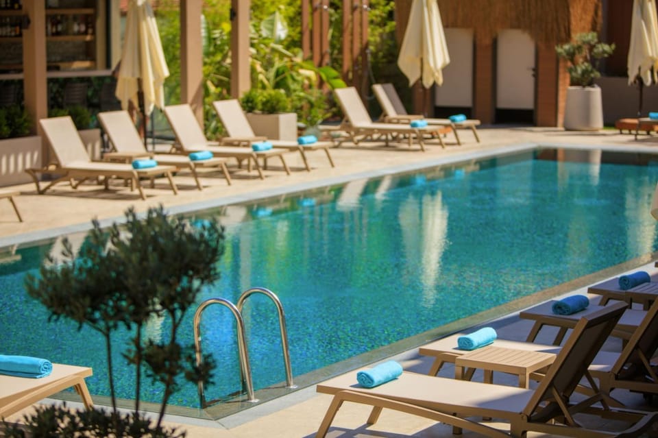 Day, Balcony/Terrace, Pool view, Swimming pool, Swimming pool, sunbed