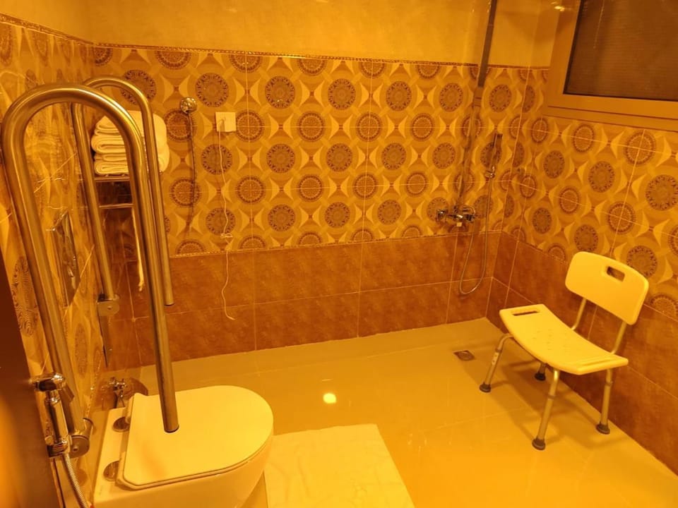 Shower, Toilet, Bathroom, Bath