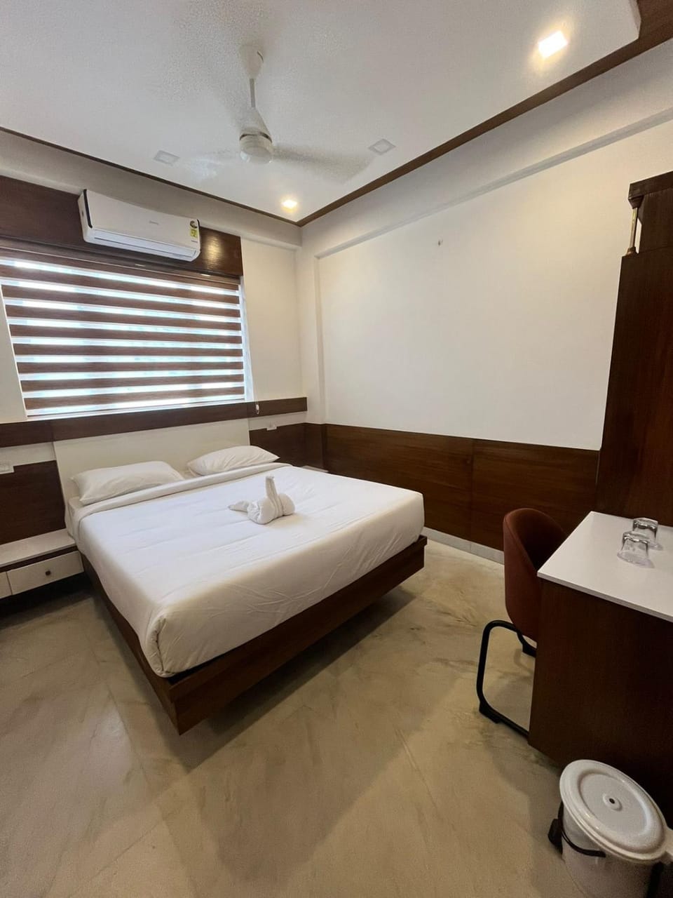 Bed, air conditioner