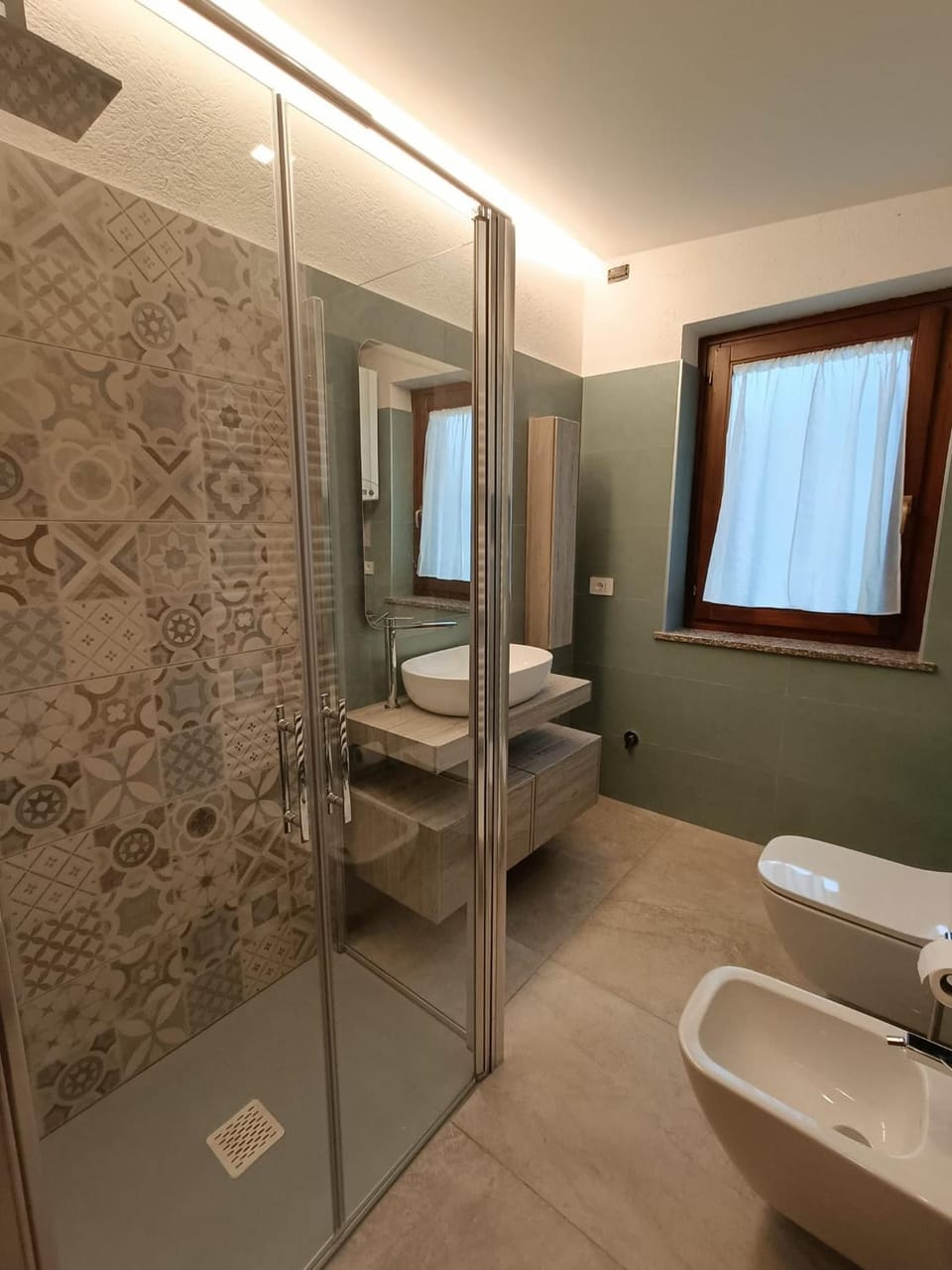 Shower, Toilet, Bathroom, Bath, bidet, towels