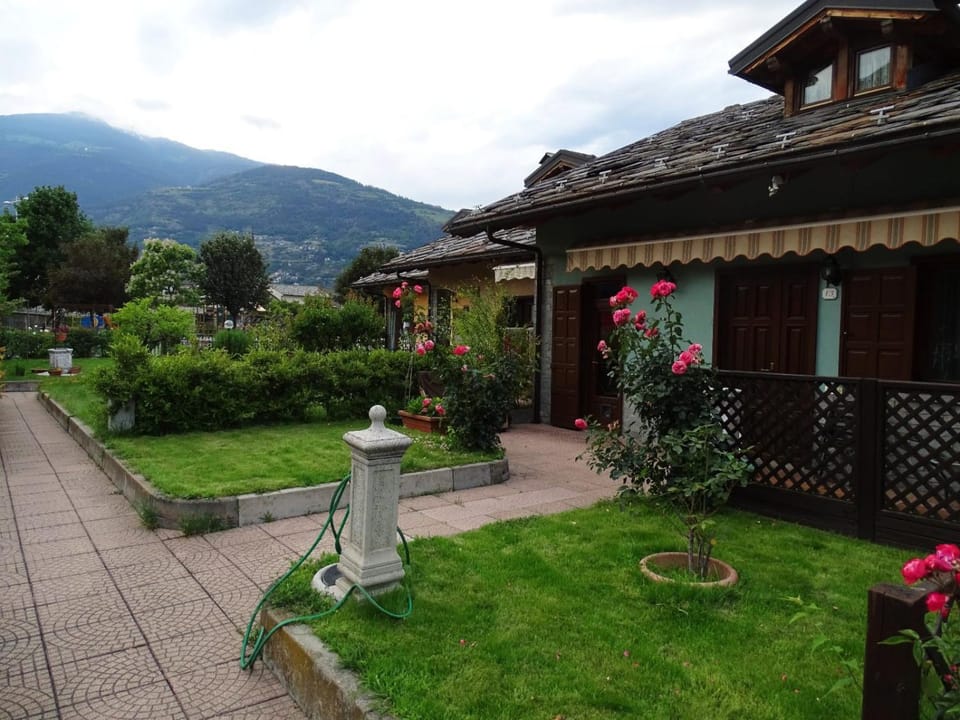 Property building, Natural landscape, Garden, Garden view, Mountain view