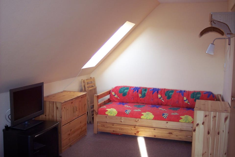 Photo of the whole room, Decorative detail