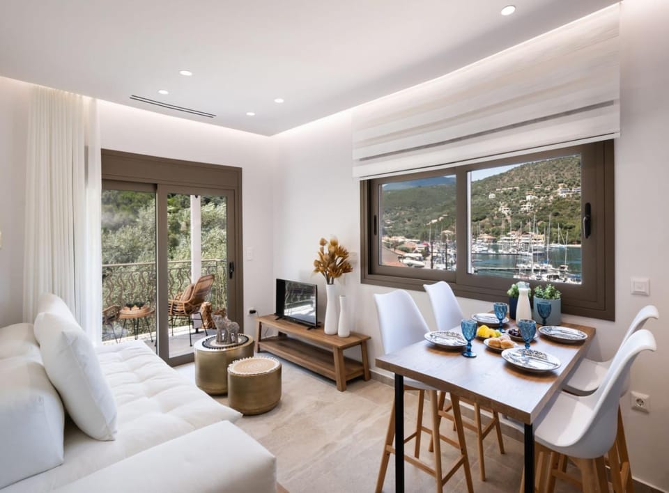 Natural landscape, Living room, Seating area, Dining area, Mountain view