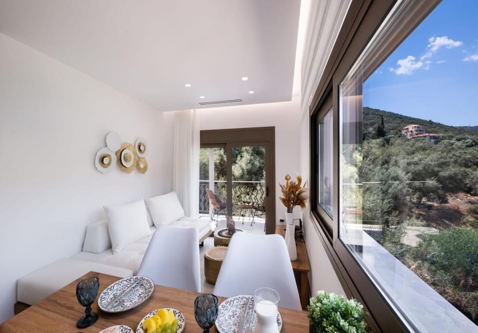 Spring, Day, Natural landscape, Balcony/Terrace, Living room, Seating area, Dining area, Mountain view