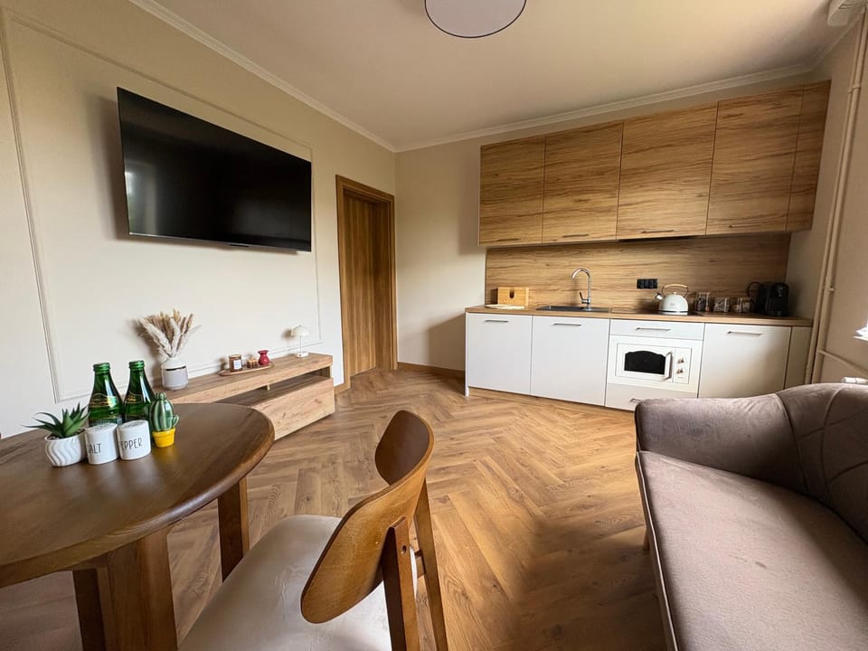 TV and multimedia, Kitchen or kitchenette, Living room, Seating area, Dining area, pet friendly, stove