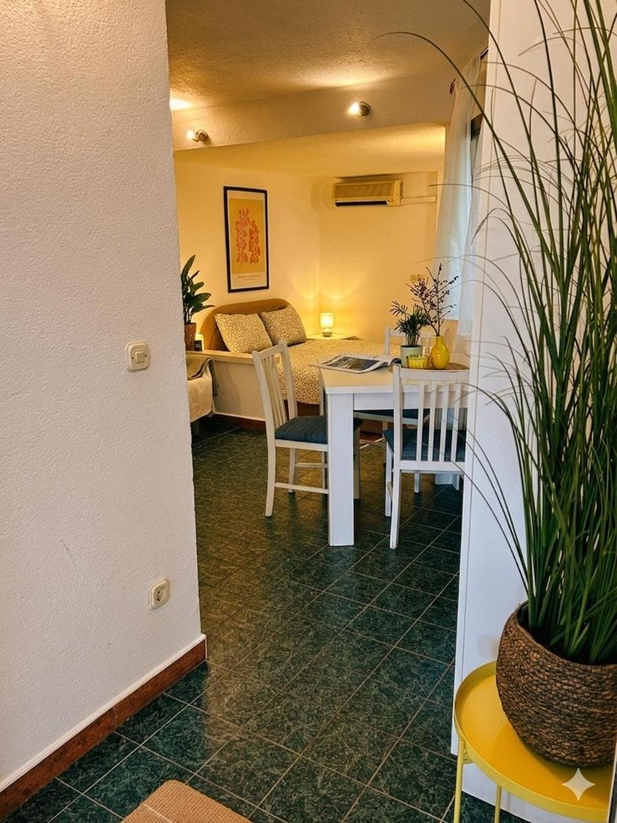 Apartment Garden Apartment in Makarska