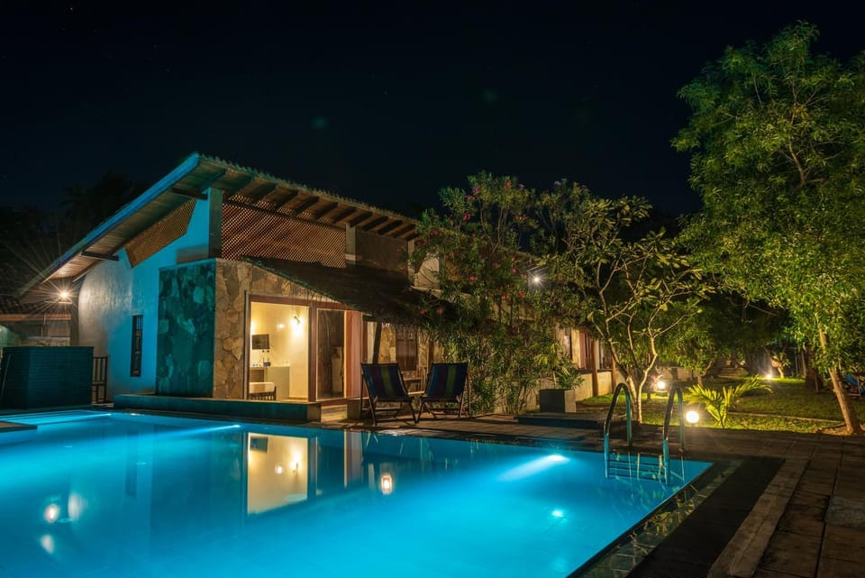 Property building, Night, Garden, Garden view, Pool view, Swimming pool, sunbed