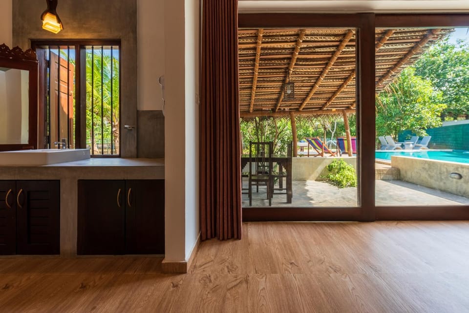 Patio, View (from property/room), Balcony/Terrace, Bedroom, Garden view, Pool view