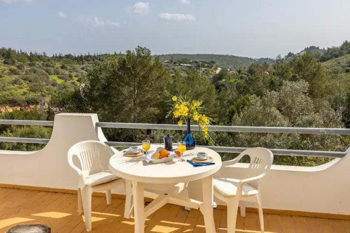 Private 3 bedroom villa in Salema amazing views House in Faro District