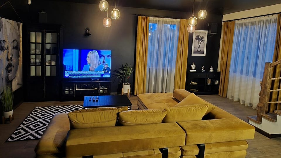 TV and multimedia, Seating area, Evening entertainment